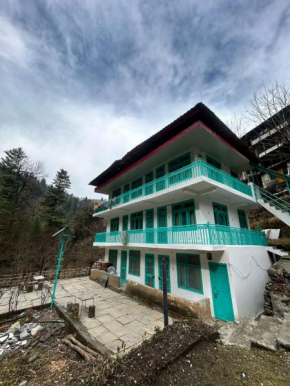 MeMooners Hostel & Riverside Cafe